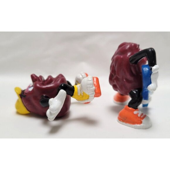 Lot of 2 Vintage 1988 California Raisins PVC Figurines Roller Skates Guitar - Picture 4 of 6